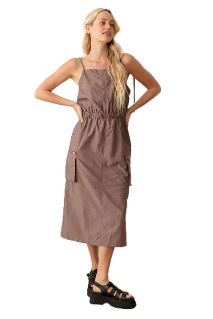 Chic adjustable cargo midi dress with drawstring waist and pockets