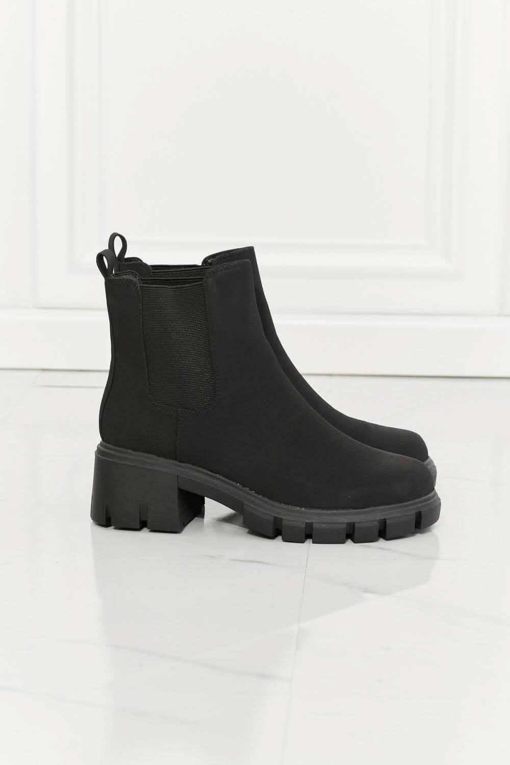 Love Salve Urban Stride Matte Chelsea Boots in Black (Size 8)