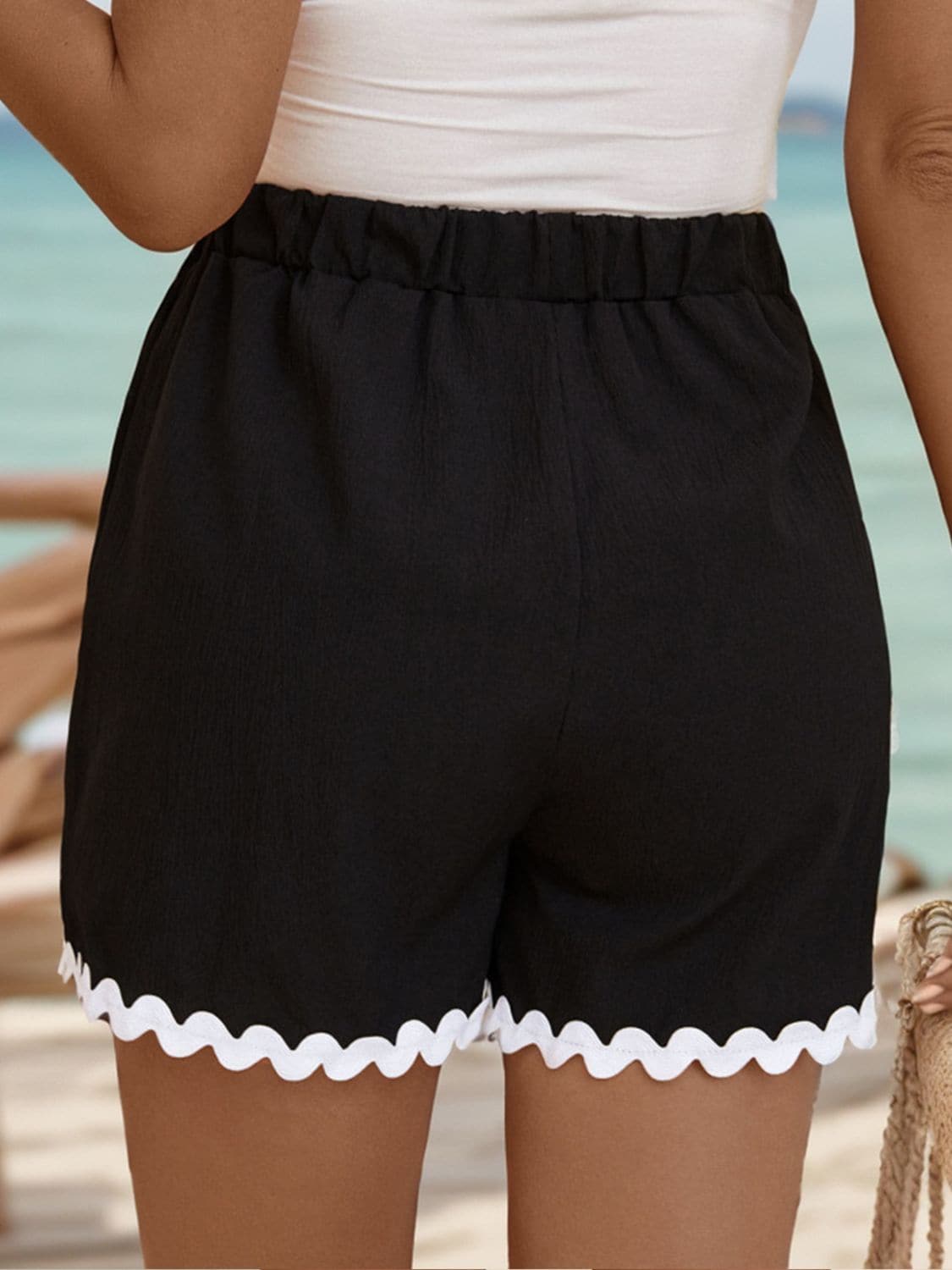 Contrast Trim Tied Shorts with Pockets.