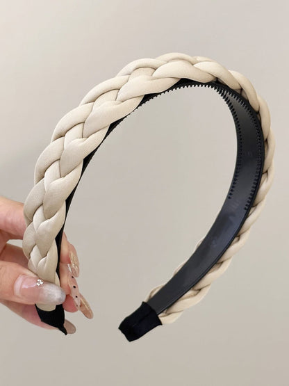 Stylish polyester braided headband for all-day comfort