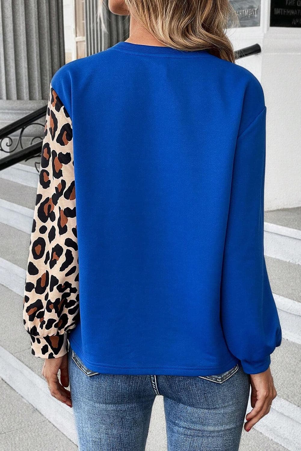 Color Block Round Neck Long Sleeve Sweatshirt.