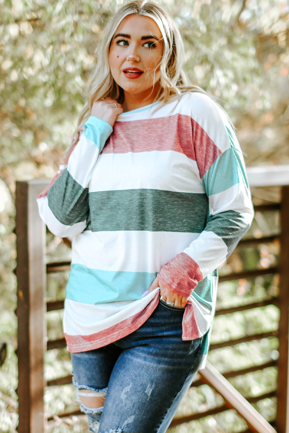 Stylish green colorblock pullover for plus size fashionistas