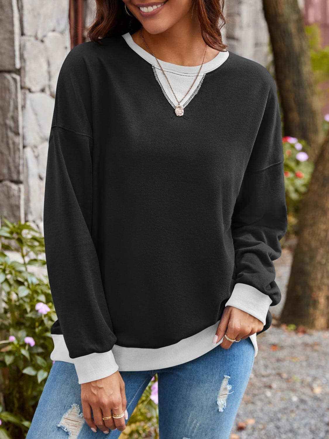 Contrast Round Neck Long Sleeve Sweatshirt.