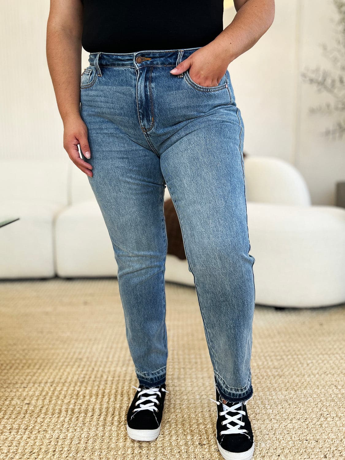 Judy Blue Full Size Mid Rise Rigid Magic Release Hem Jeans.