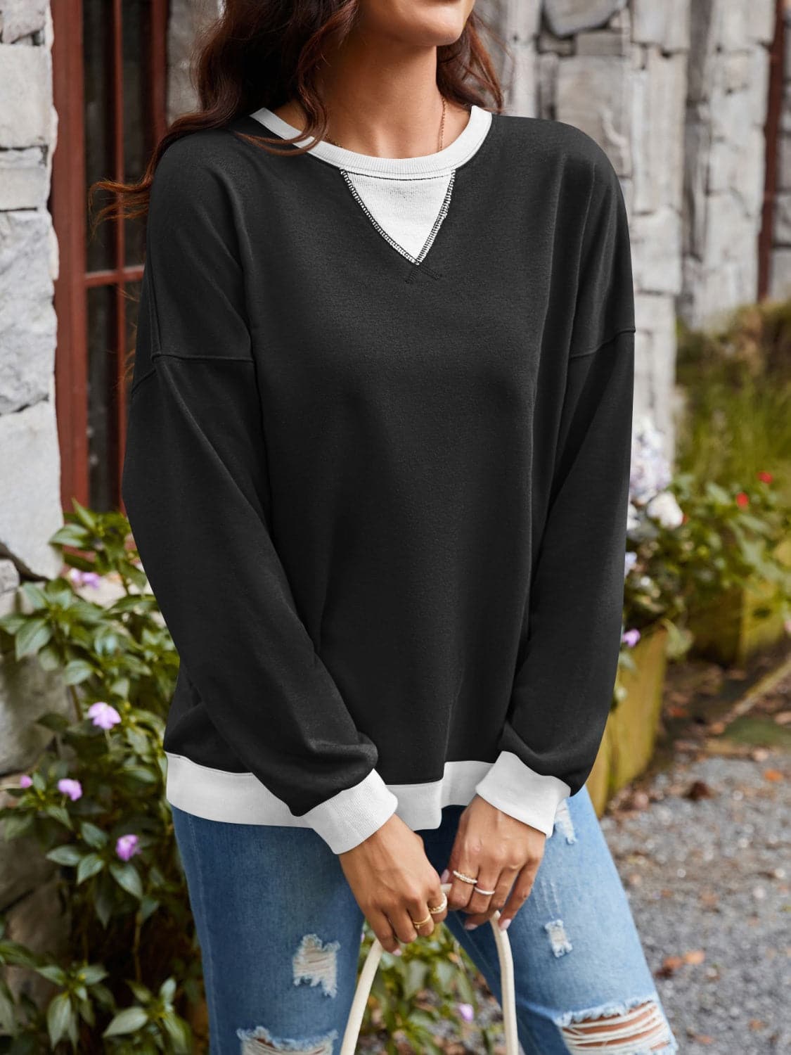 Contrast Round Neck Long Sleeve Sweatshirt.