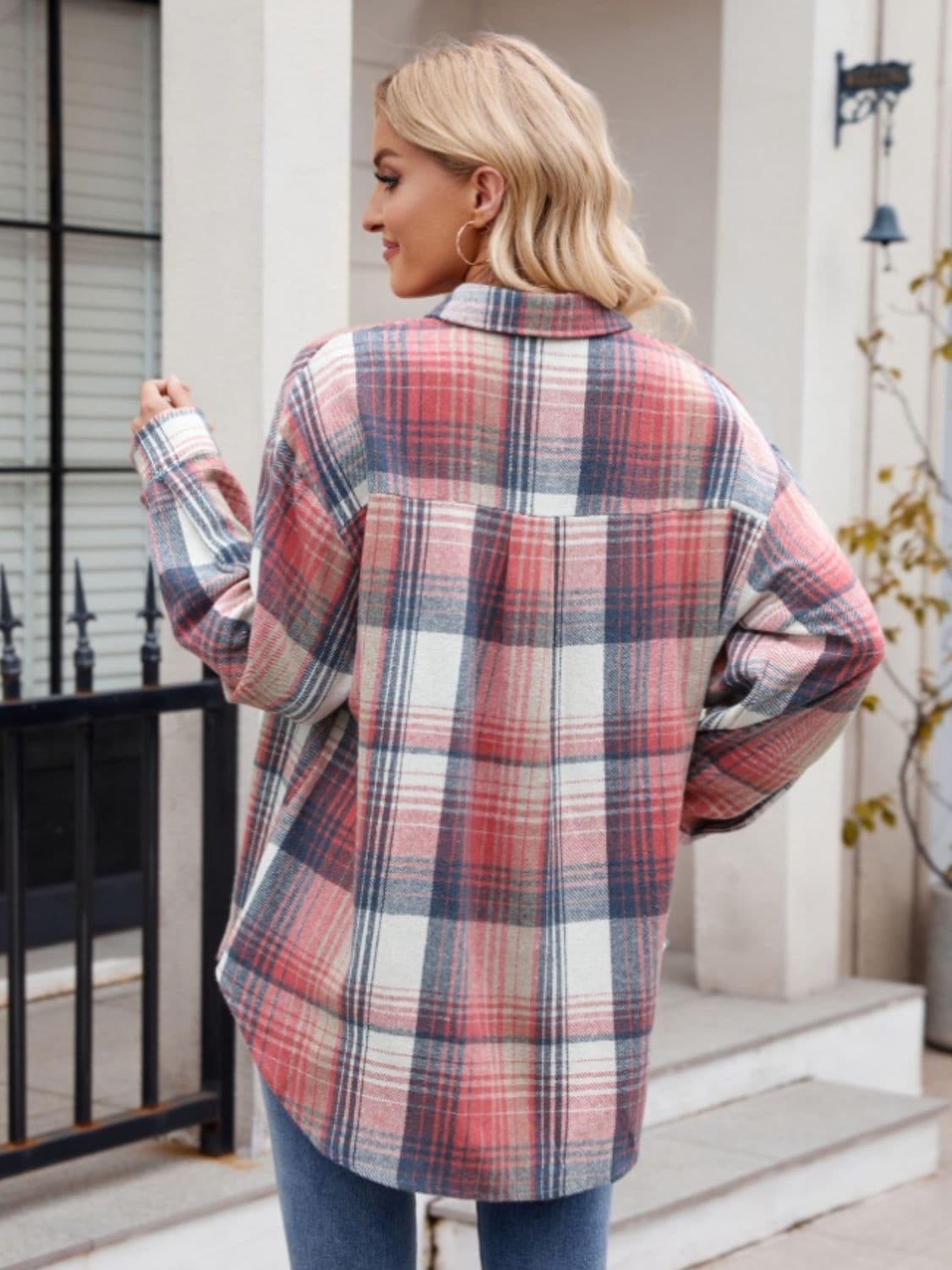 Pocketed Plaid Collared Neck Long Sleeve Shirt.