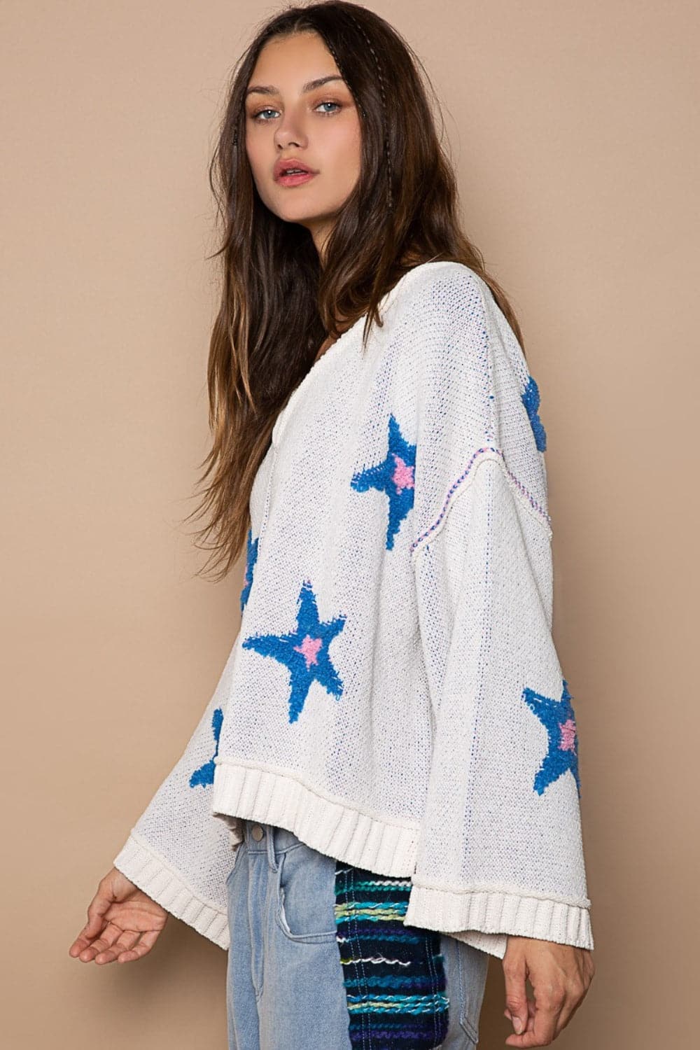 V-neck long sleeve sweater with star patch detail