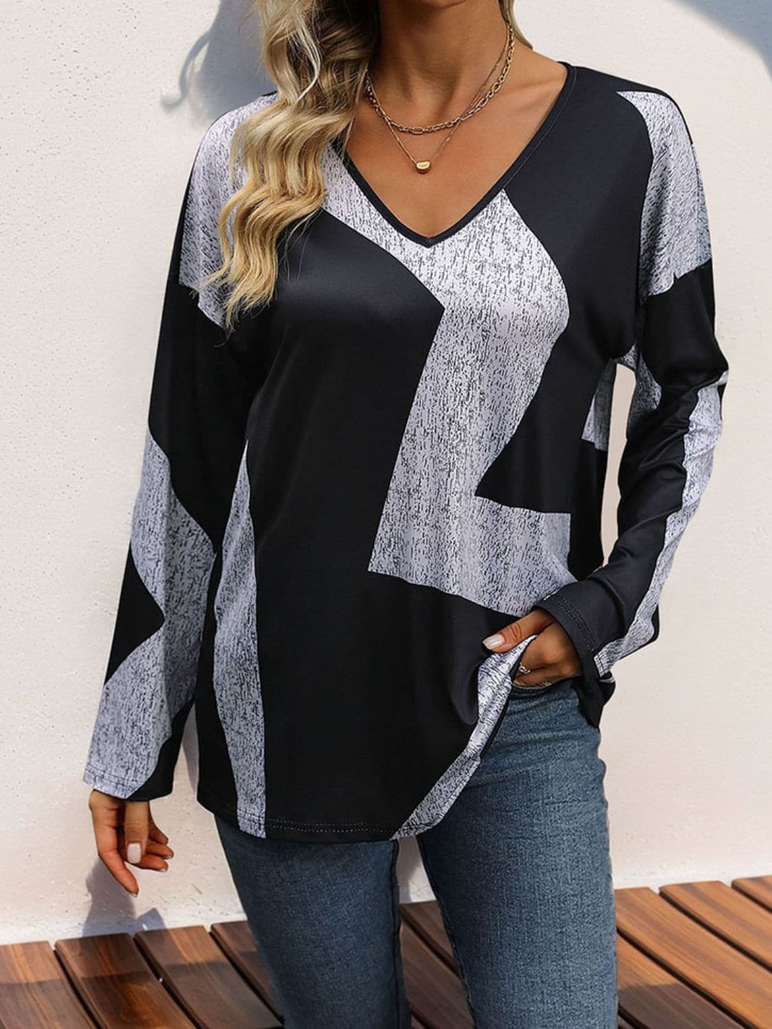 Color Block V-Neck Long Sleeve T-Shirt.