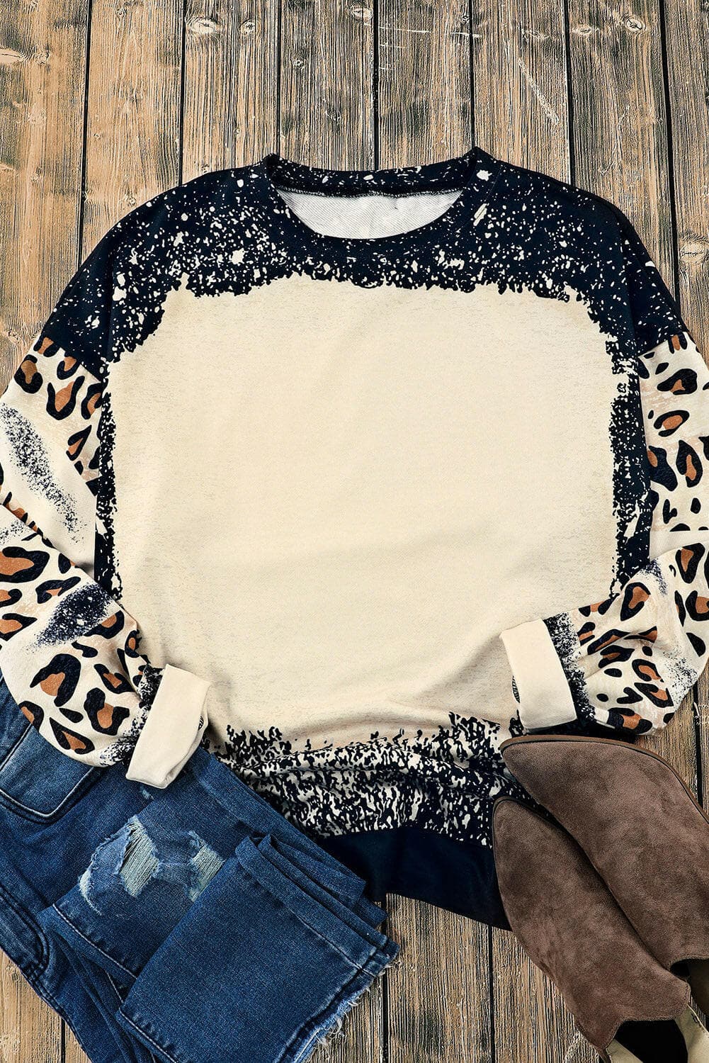 Leopard Round Neck Long Sleeve Sweatshirt.