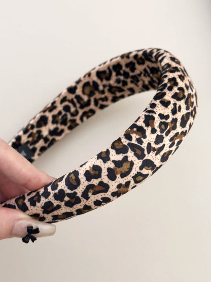 Chic leopard print wide headband for stylish flair