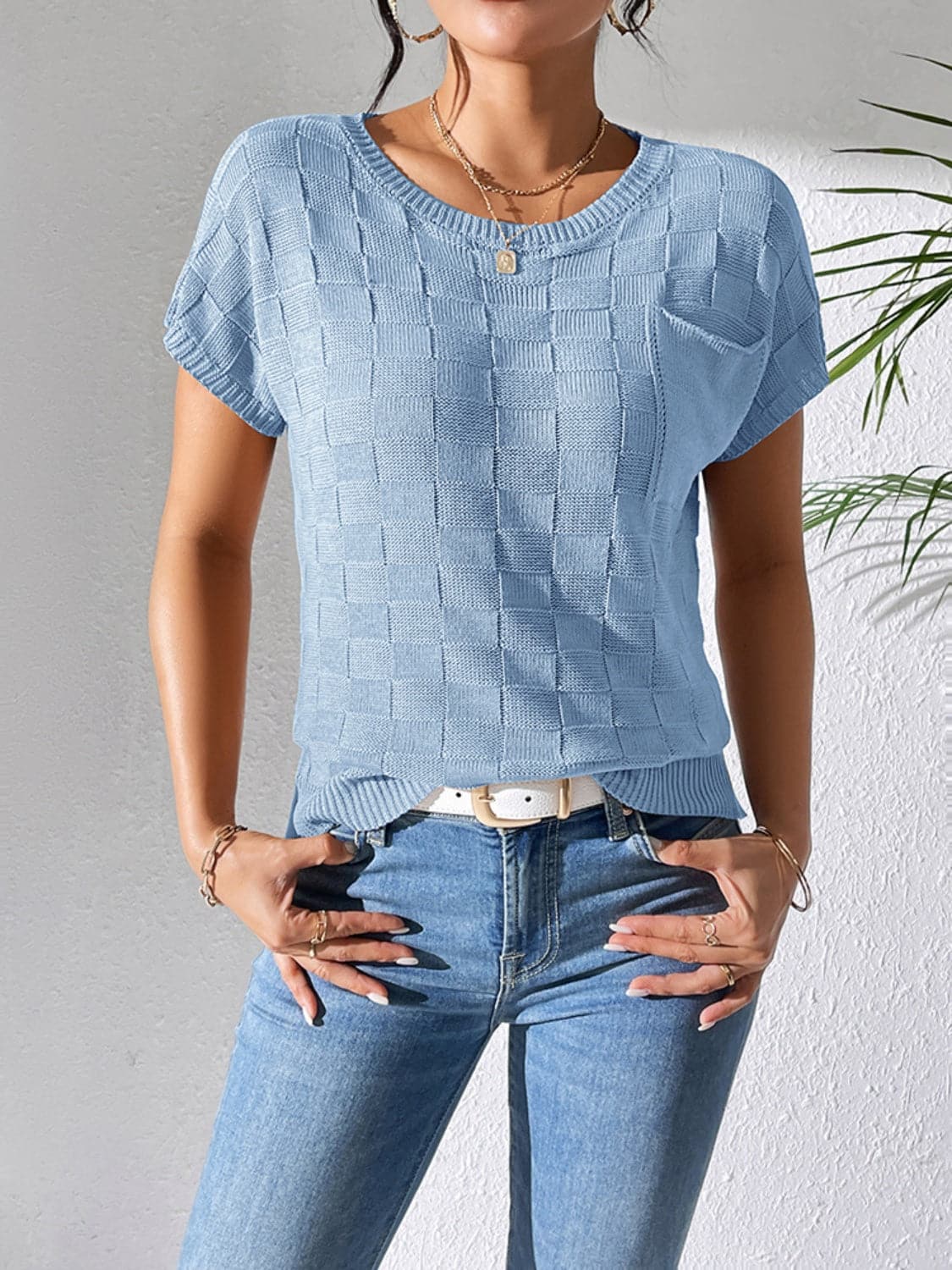 Round Neck Short Sleeve Knit Top.