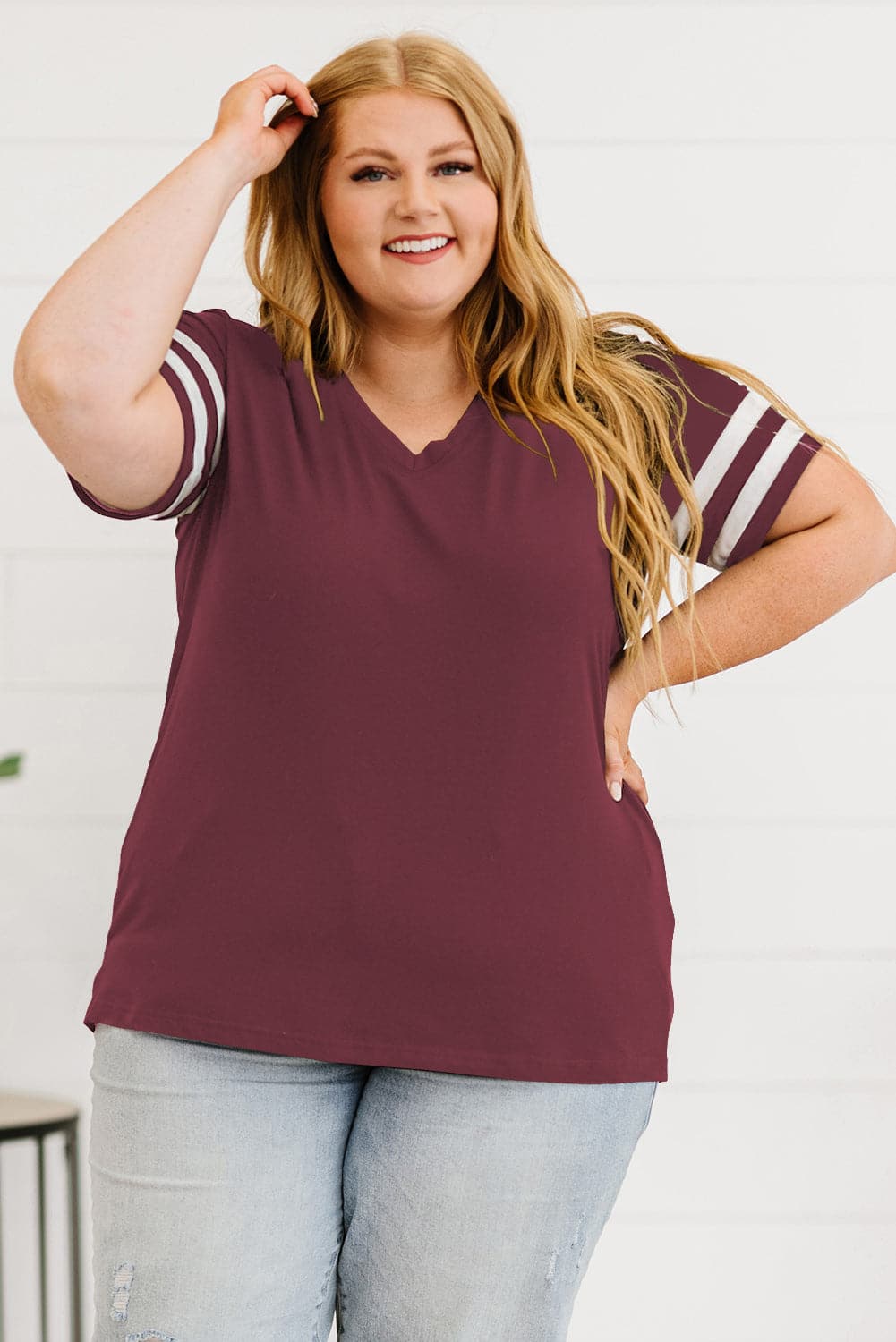 Plus Size Striped V-Neck Tee ShirtPattern type: Contrast
Style: Casual, chic
Features: Basic style
Neckline: V-neck
Length: Regular
Sleeve length: Short sleeves
Sleeve type: Regular sleeves
Sheer: NoLove Salve -Neck Tee Shirtplus