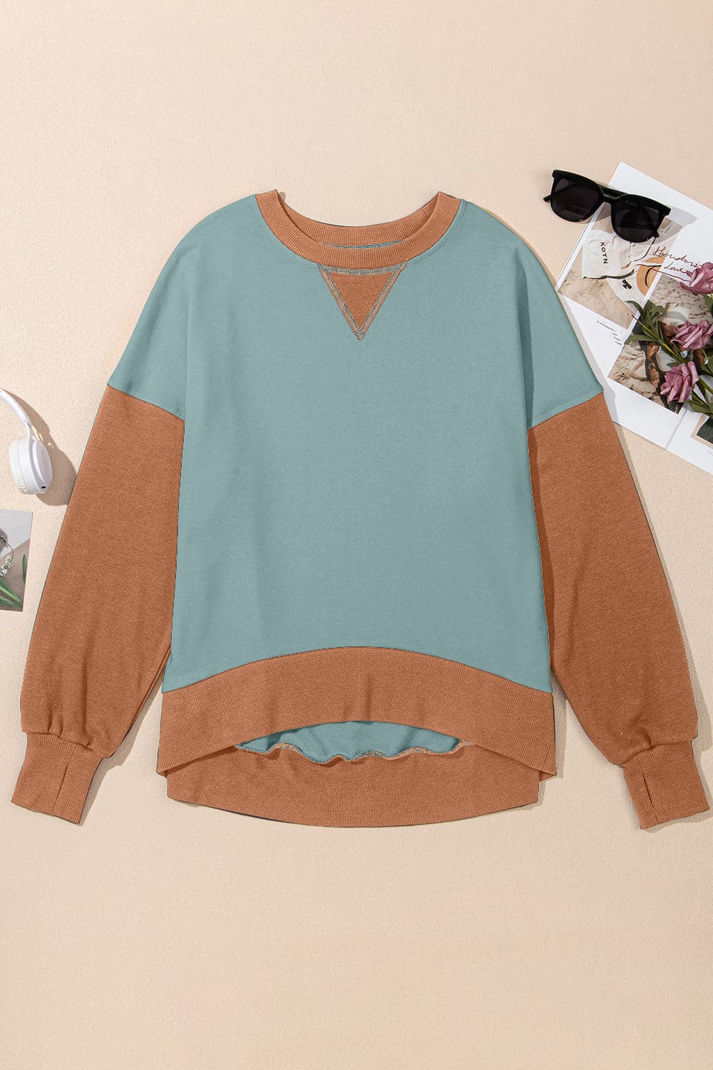 Contrast Round Neck Long Sleeve Sweatshirt.