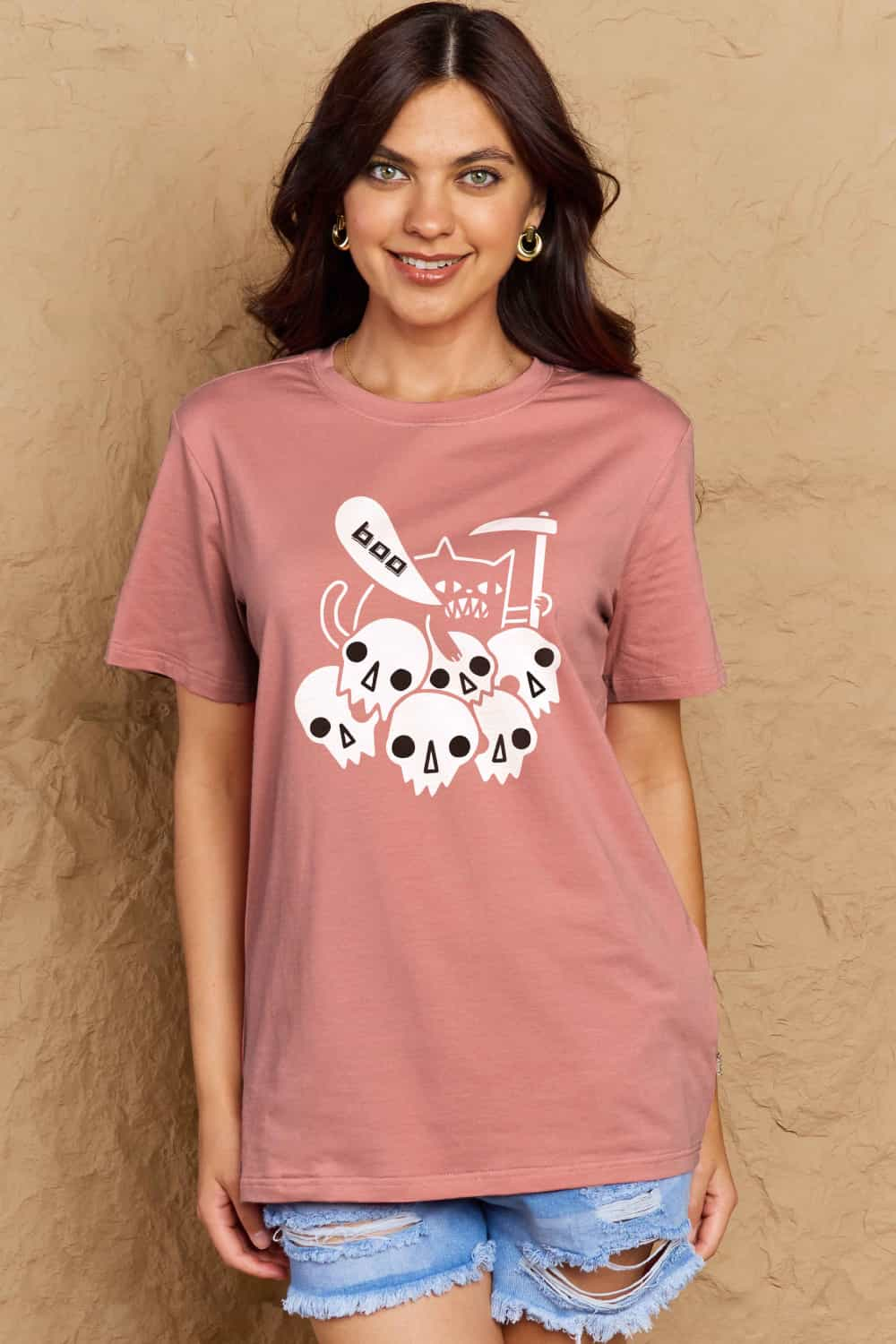 Casual comfort meets Halloween vibes: Graphic Boo cotton t-shirt