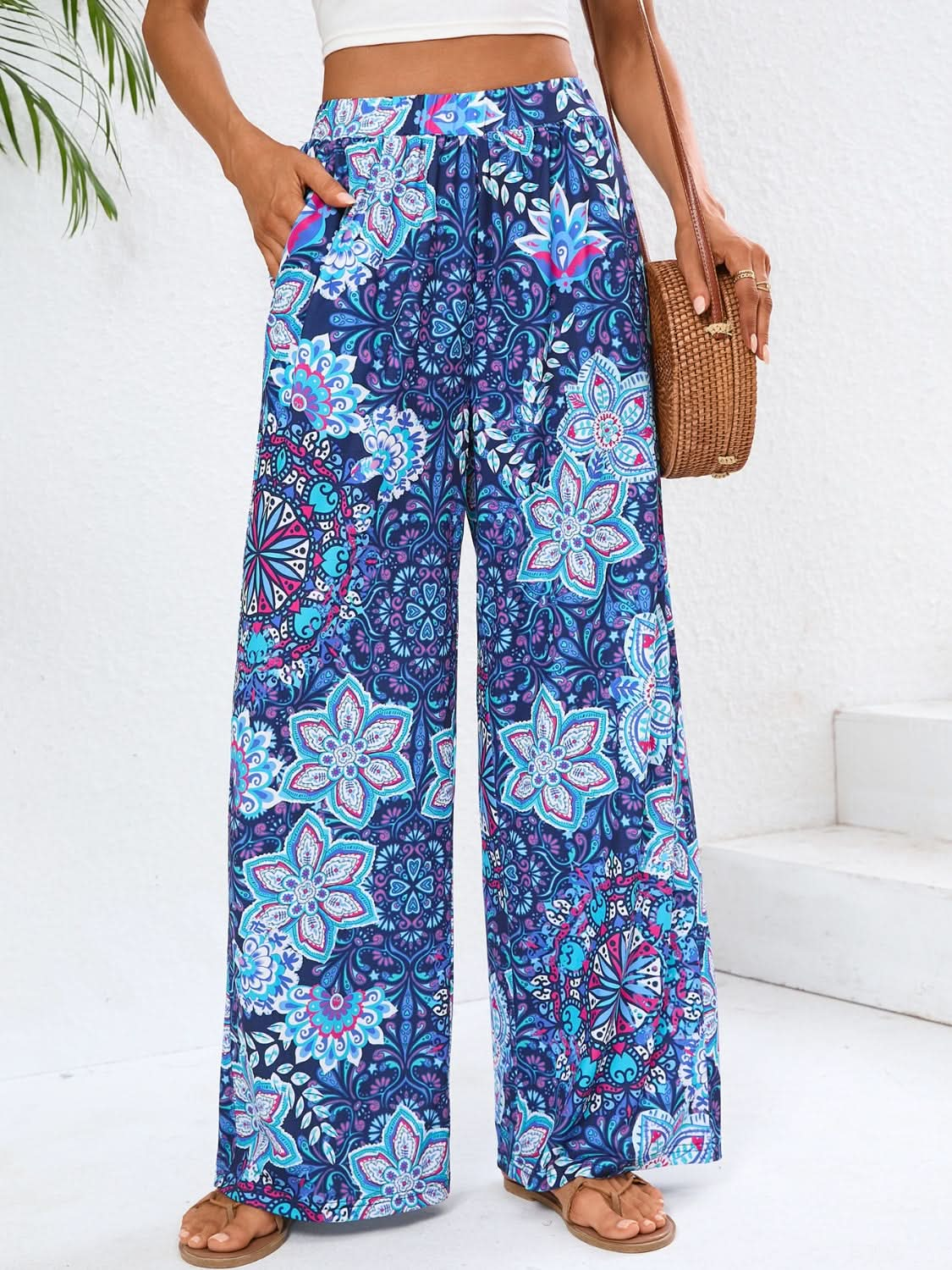 Chic Geometric Wide-Leg Trousers with Convenient Pockets