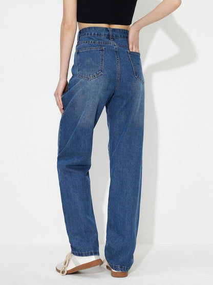 Asymmetric Waist Jeans with Pockets.