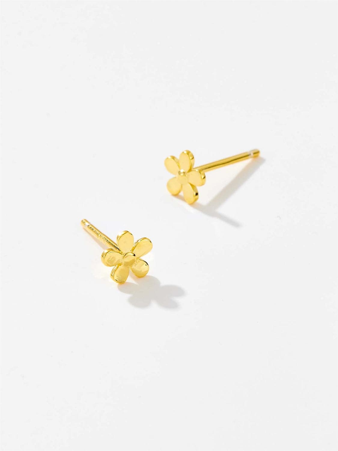 925 Sterling Silver Flower Shape Stud Earrings.