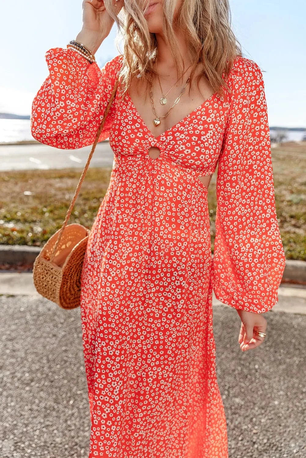 Chic V-neck midi dress, long sleeves