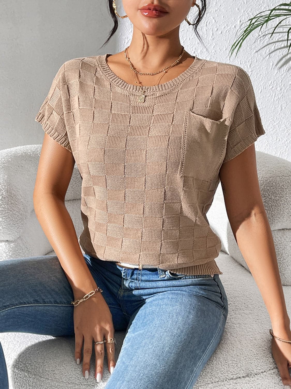 Round Neck Short Sleeve Knit Top.