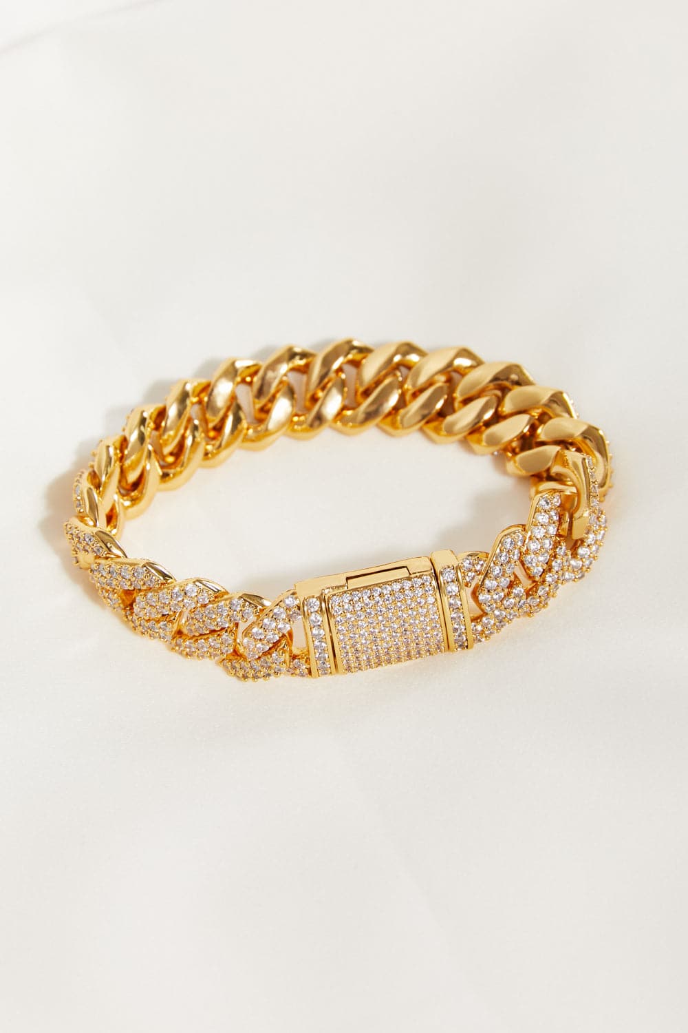 Alloy Inlaid Zircon Bracelet.