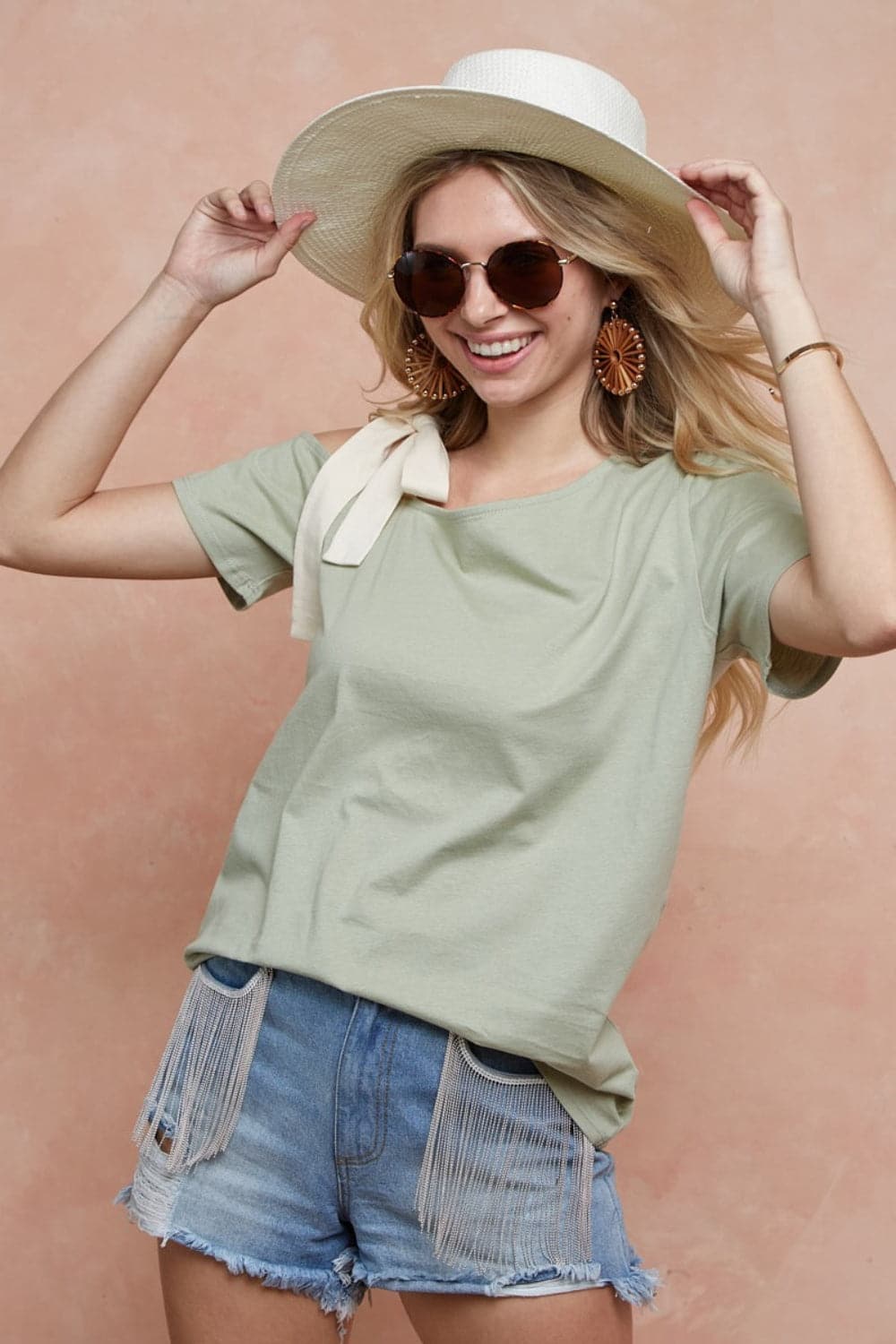 One-shoulder tied ribbon short sleeve tee