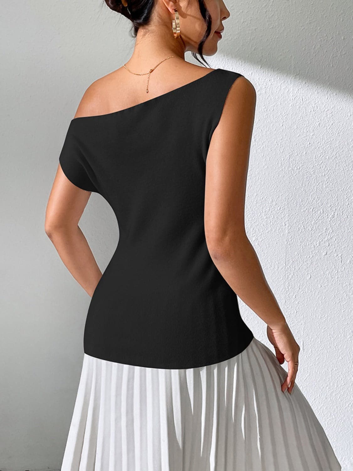 Single Shoulder Short Sleeve Knit Top.