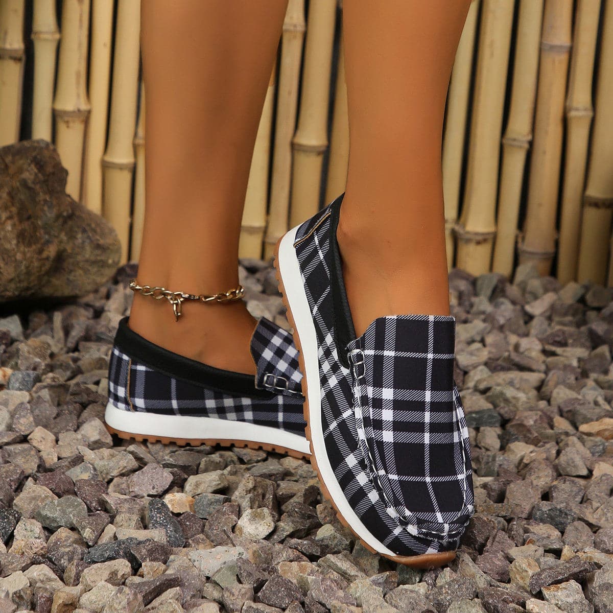 Plaid Round Toe Slip-OnsIncludes: Box not included
Heel height: Flats
Material: Elastomer, Polyester
Imported


Size
Foot length


35(US4)
8.8


36(US5)
9


37(US6)
9.2


38(US7)
9.4


39(ULove Salve Plaid Round Toe Slip-OnsShoes