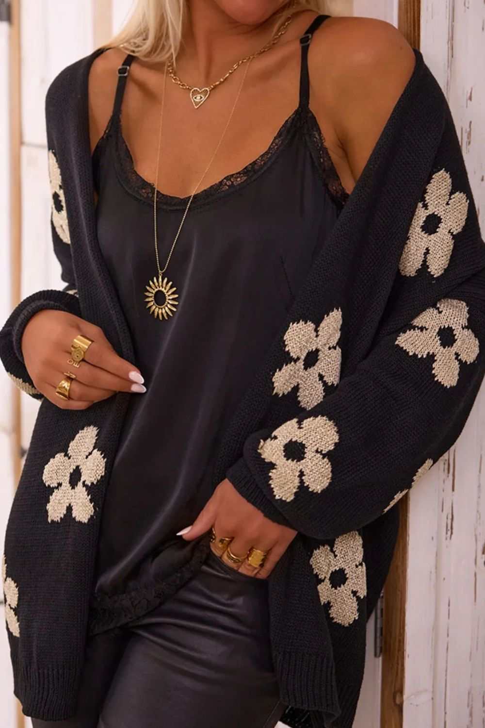 Flower Open Front Long Sleeve CardiganFeatures: Basic style
Stretch: Slightly stretchy
Material composition: 55% acrylic, 45% cotton
Care instructions: Machine wash cold. Tumble dry low.
Imported


Size
Love Salve Flower Open Front Long Sleeve CardiganOuterwear