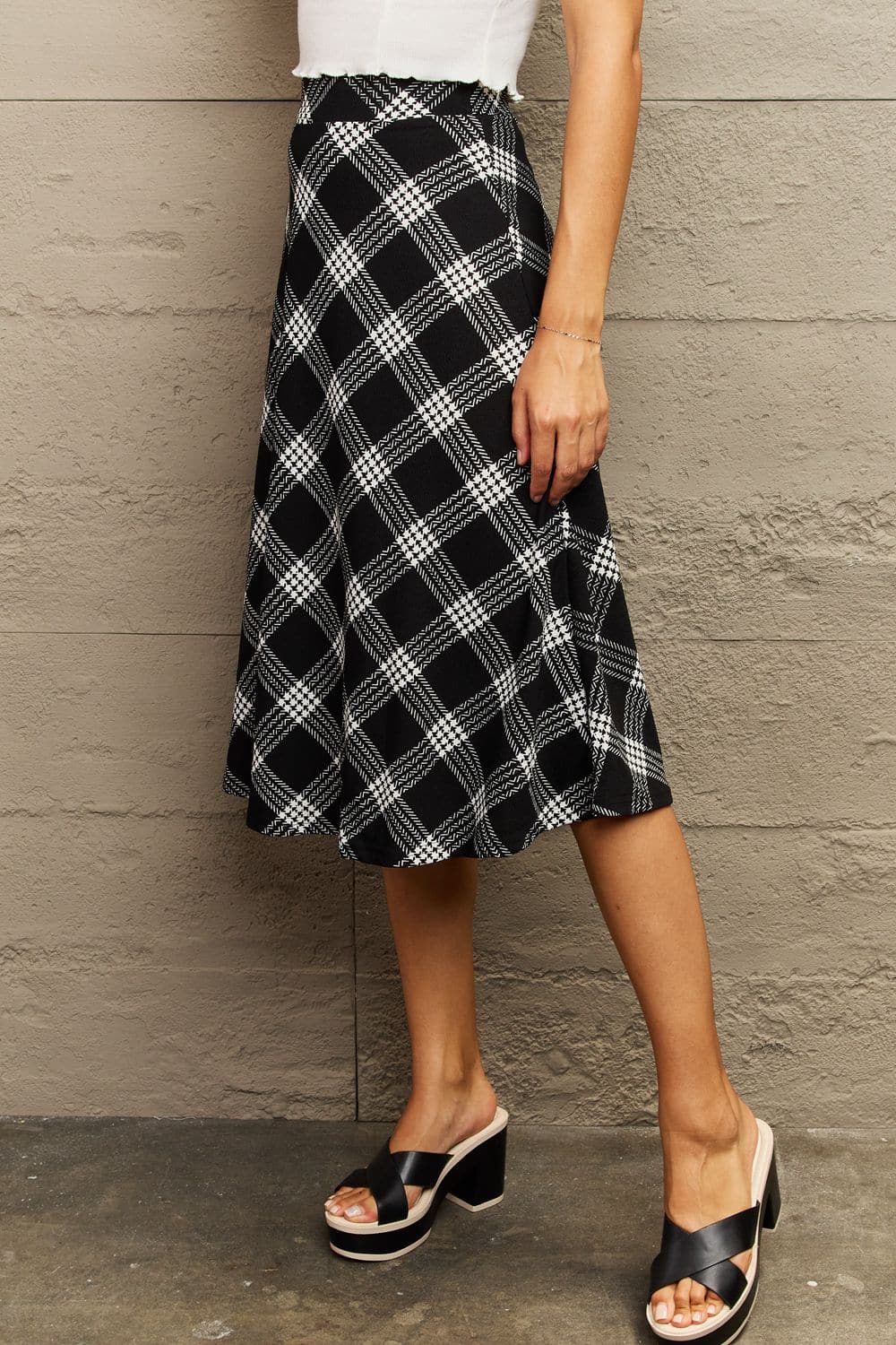 Ninexis Wide Waistband Knee Length Skirt.