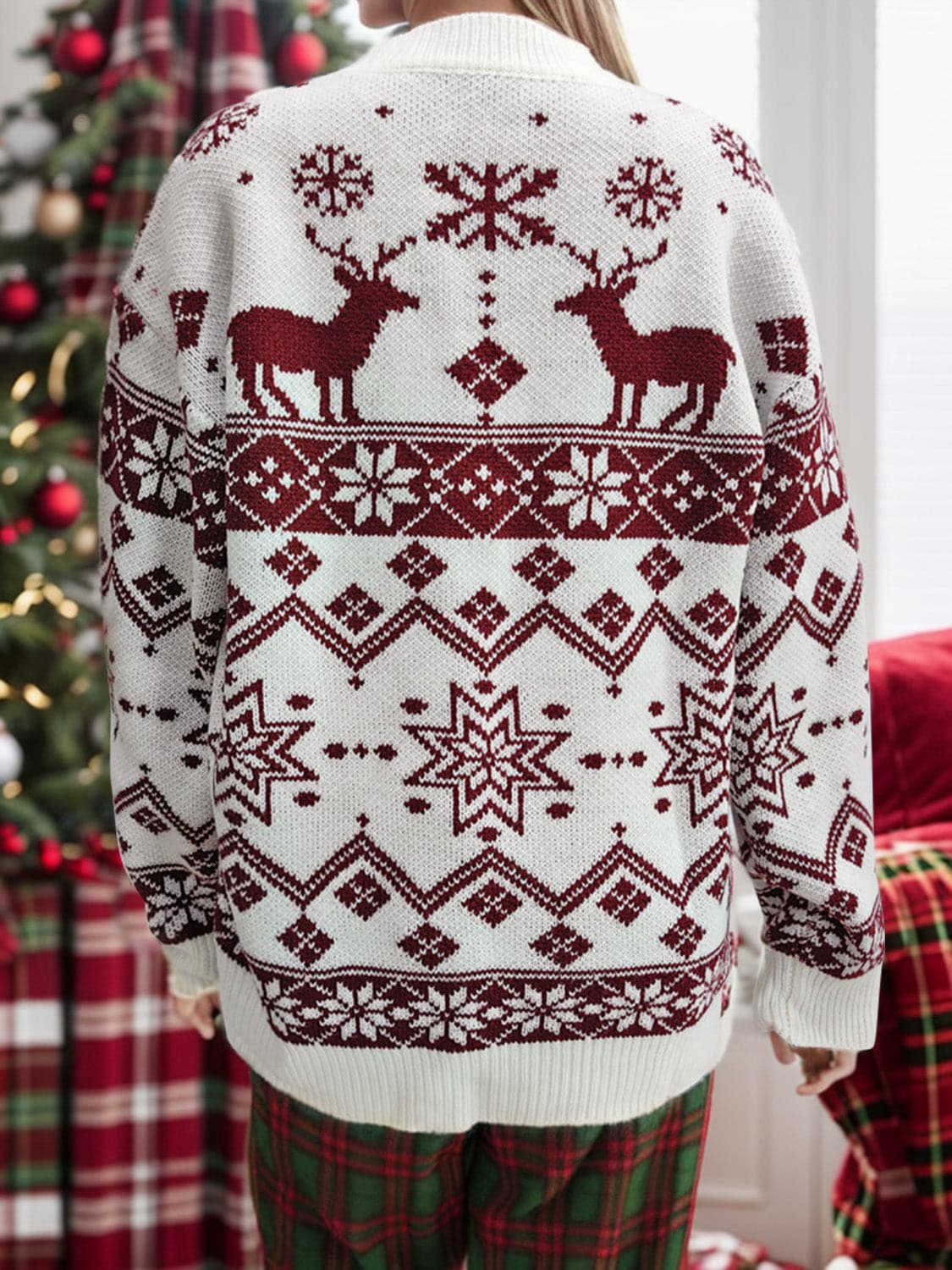 Snowflake Contrast Round Neck Long Sleeve Sweater.