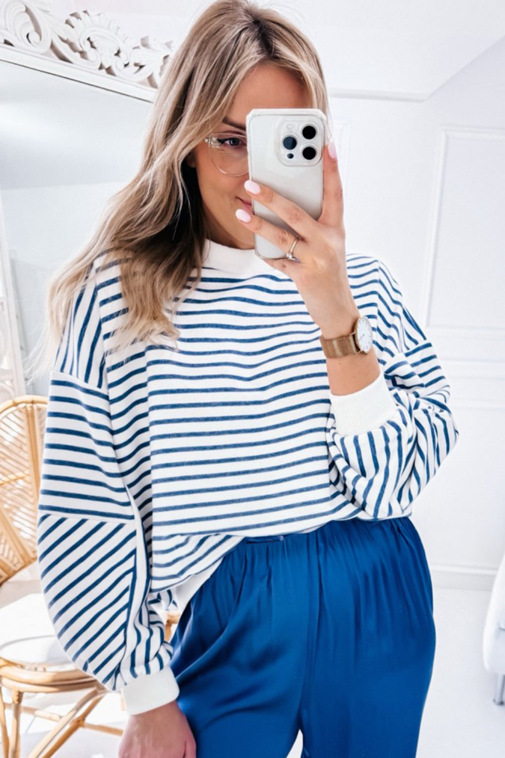 Chic blue striped oversized sweatshirt