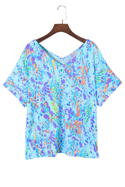 Floral elegance in sky blue: the perfect loose tee