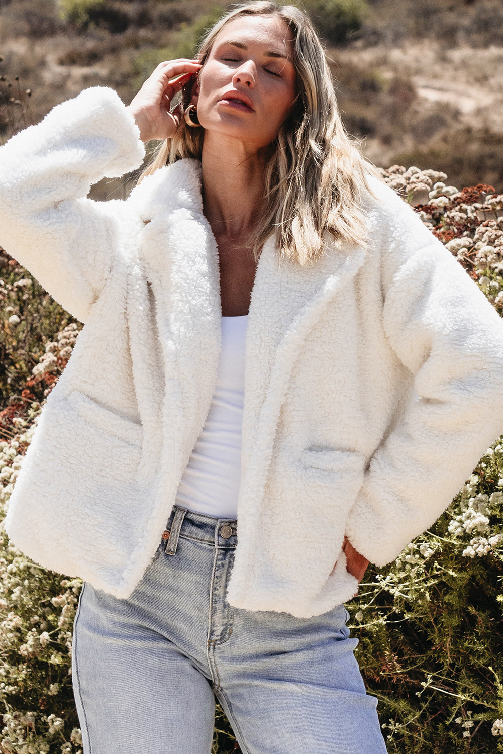 Chic beige faux fur lapel collar jacket with pockets