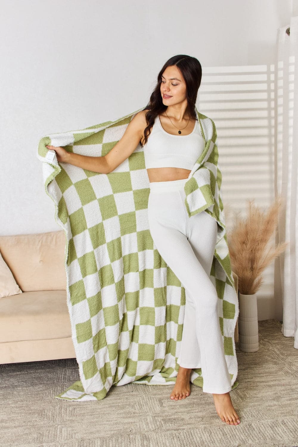 Chic checkered throw blanket for cozy elegance