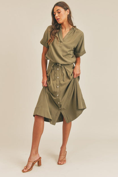 Chic button-down midi skirt set with short sleeve top