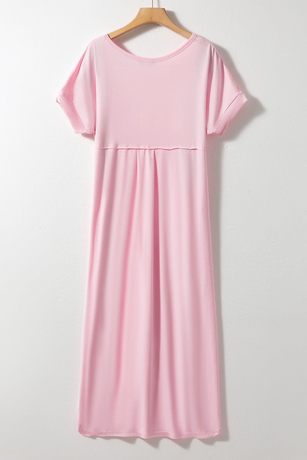 Chic pink v-neck maxi t-shirt dress with hidden pockets and side splits