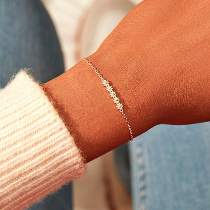 Daisy Shape Spring Ring Closure Bracelet.