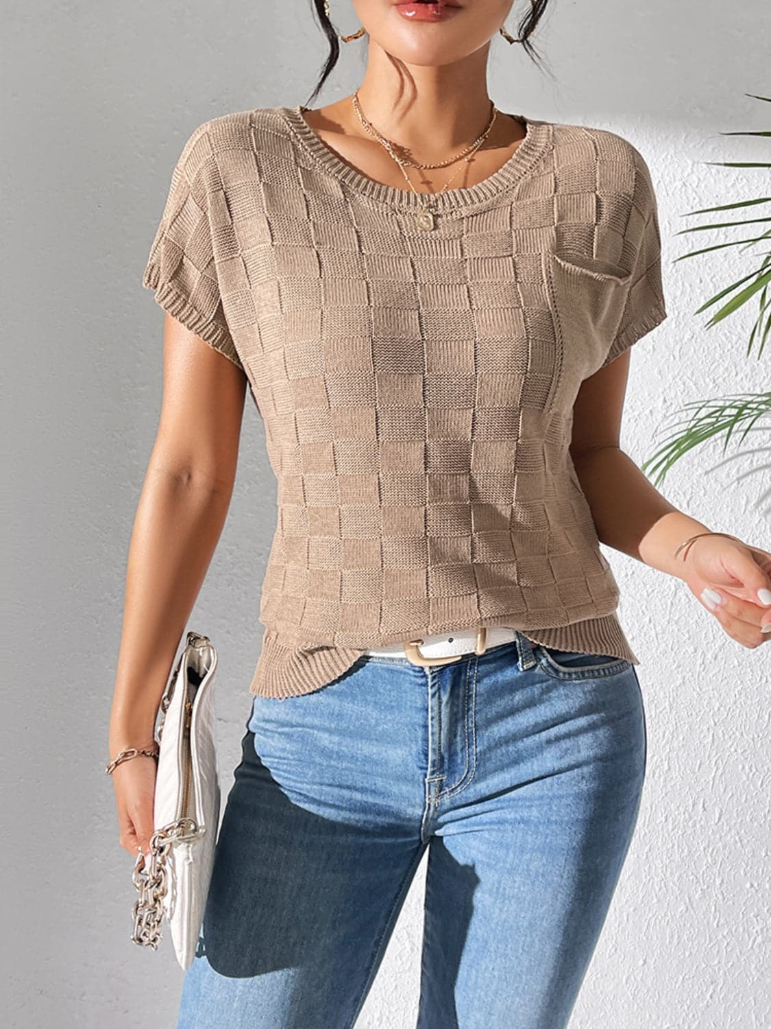 Round Neck Short Sleeve Knit Top.