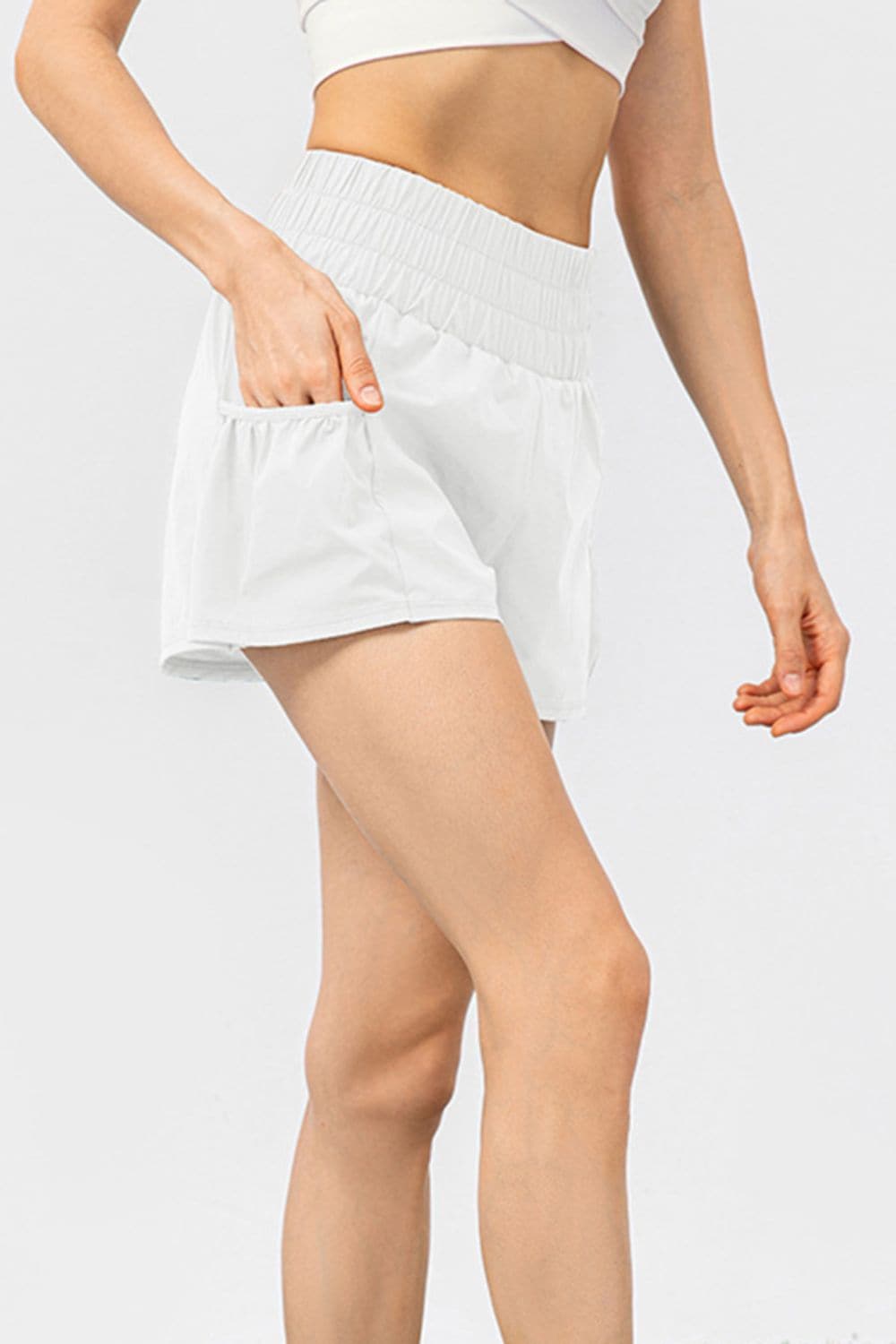 Elastic Waist Pocketed Active Shorts.