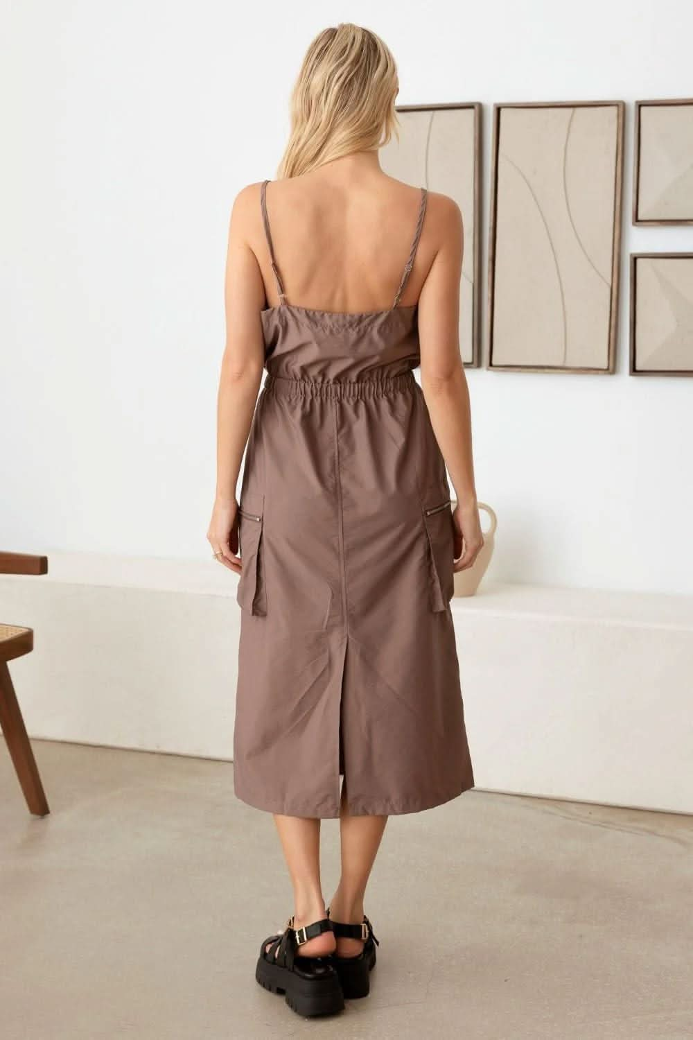 Chic adjustable cargo midi dress with drawstring waist and pockets