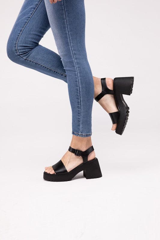 BOOMER-S Platform Heel Sandals.