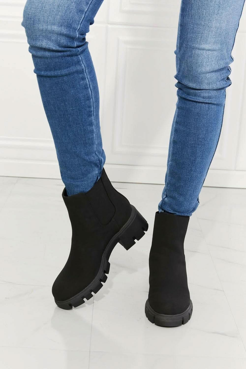 Love Salve Urban Stride Matte Chelsea Boots in Black (Size 11)