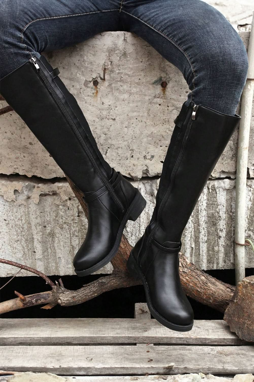 Chic Black Knee-High Faux Leather Boots with Side Zipper and Chunky Heel