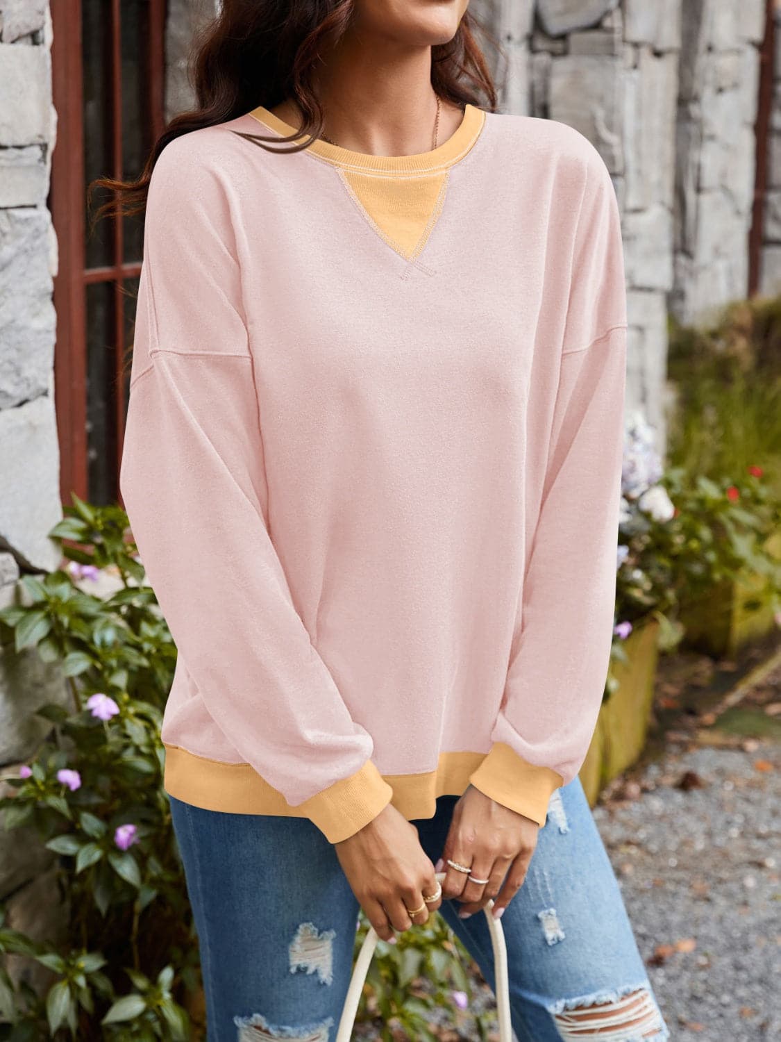 Contrast Round Neck Long Sleeve Sweatshirt.