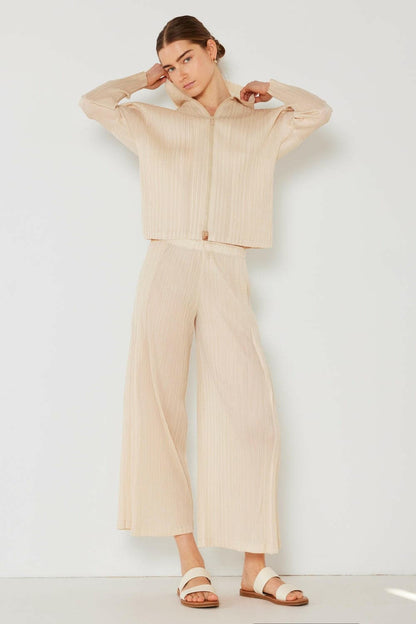 Chic Pleated Wide-Leg Trousers with Side Detail