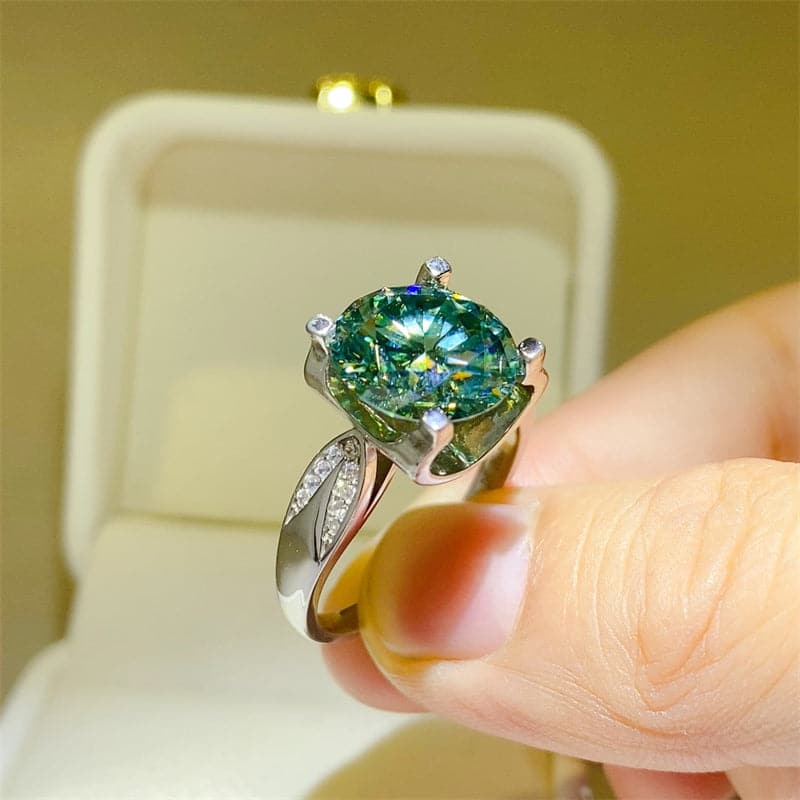 Stunning 5 Carat Moissanite and Zircon Ring in 925 Sterling Silver