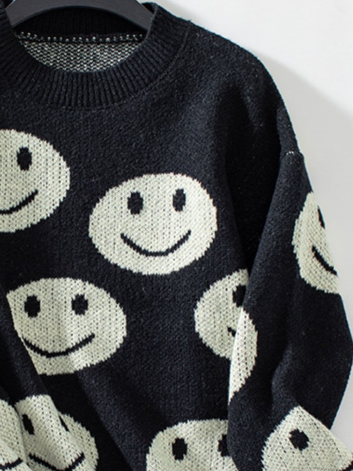 Smile Pattern Round Neck Long Sleeve Sweater.