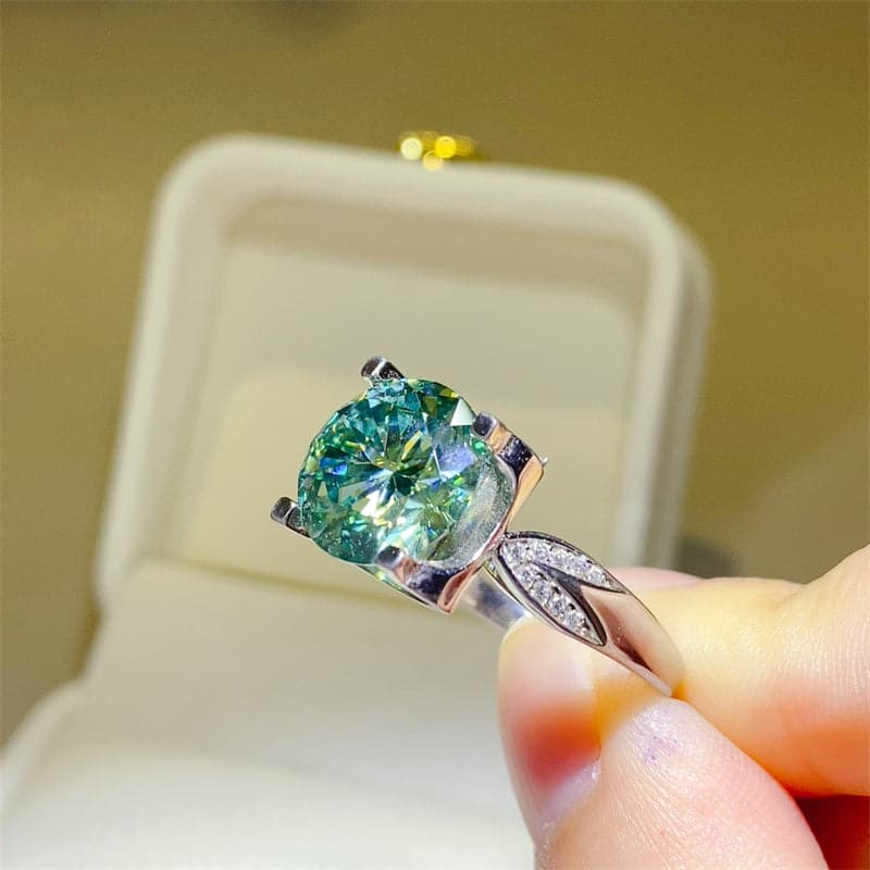 Stunning 5 Carat Moissanite and Zircon Ring in 925 Sterling Silver