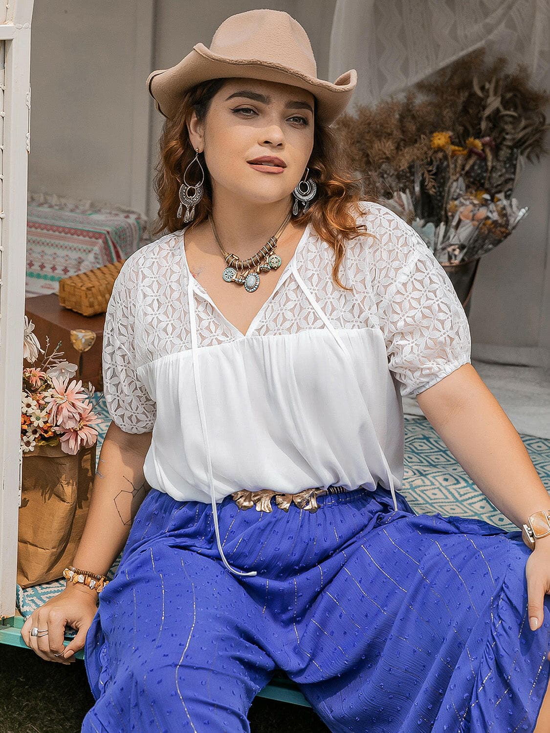 Plus Size Tie Neck Short Sleeve BlouseUpgrade Your Wardrobe with Style and Comfort
 
 
Material: Crafted from a luxurious blend of 85% viscose, 10% polyester, and 5% elastane
 
Design: Effortlessly elegaLove Salve Size Tie Neck Short Sleeve Blousejust arrived