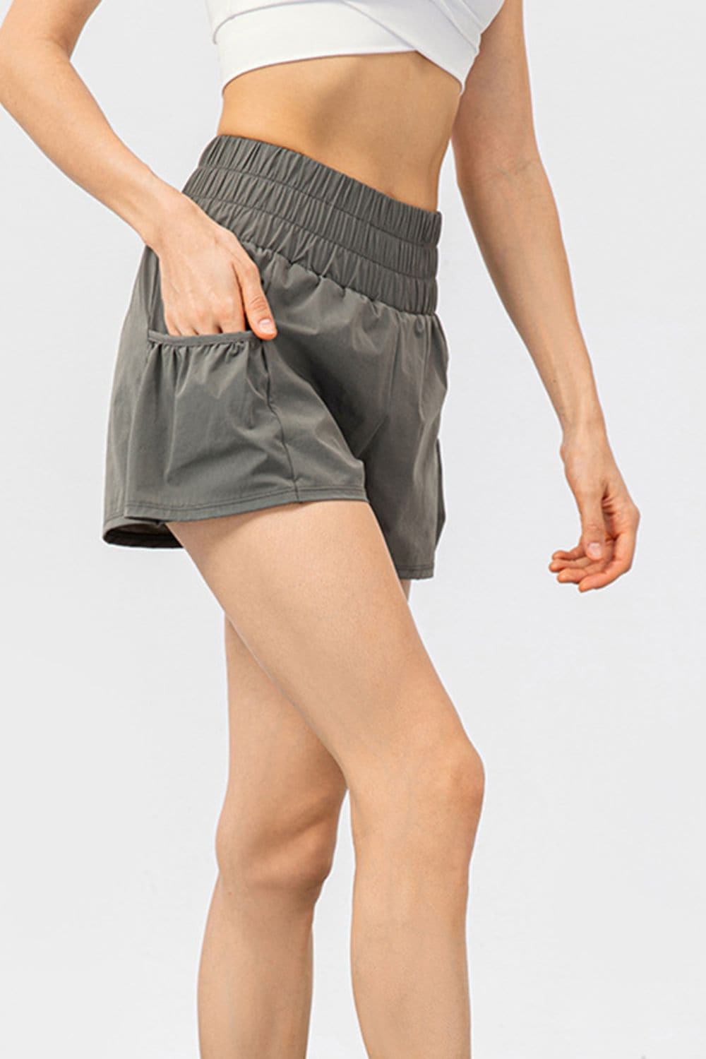 Elastic Waist Pocketed Active Shorts.